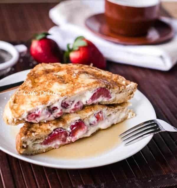 strawberries ‘n’ cream french toasts