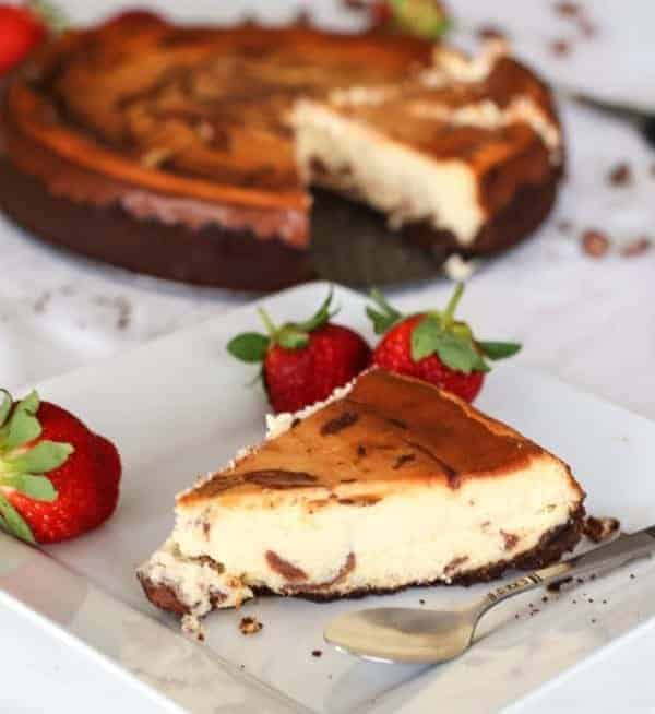 easy chocolate swirl cheesecake - cafedelites.com