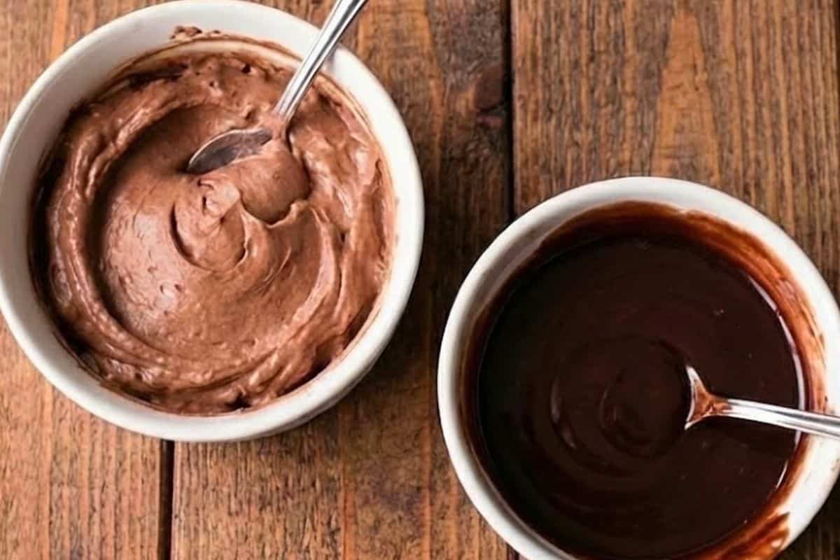 Mix the chocolate cream filling in one bowl and the chocolate sauce in another. - 7