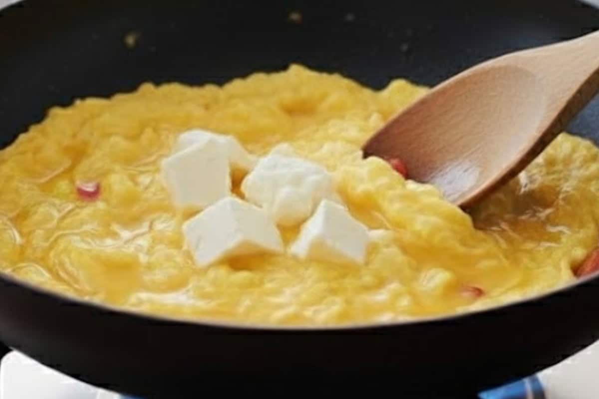 Spoon the cream cheese over the eggs, stirring again until it melts and blends through