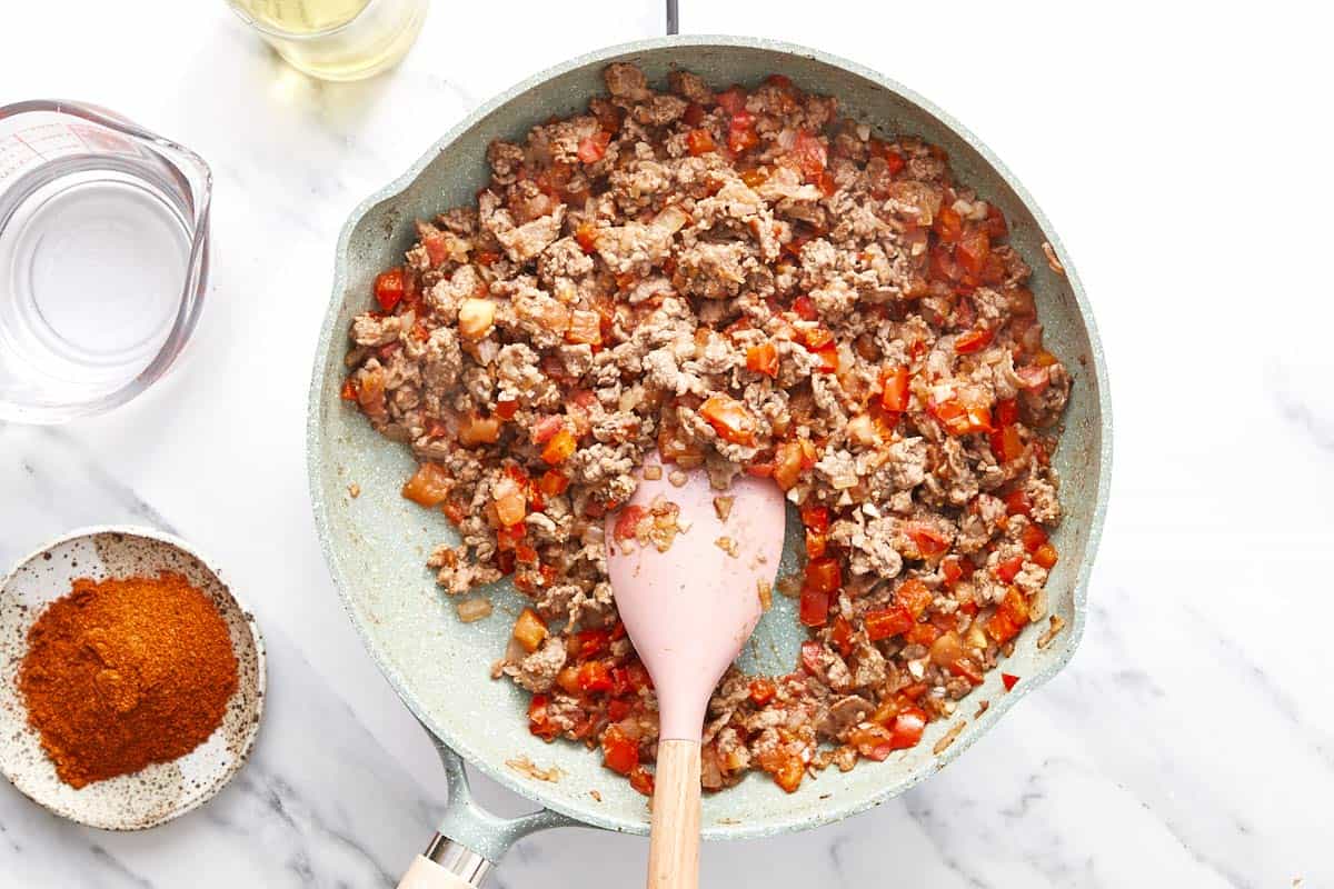 Added the extra lean beef mince to the skillet.