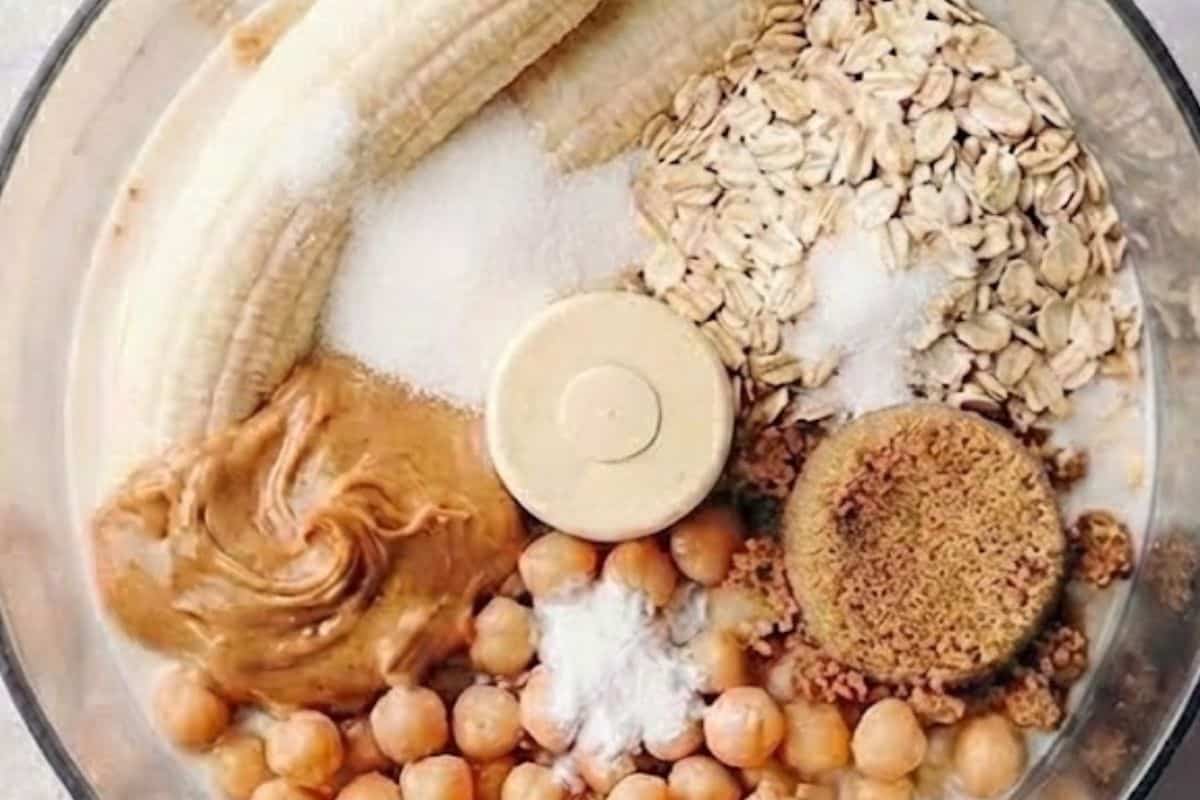Add bananas, oats, peanut butter, chickpeas, baking powder, sugars, salt, and milk to a food processor - 4