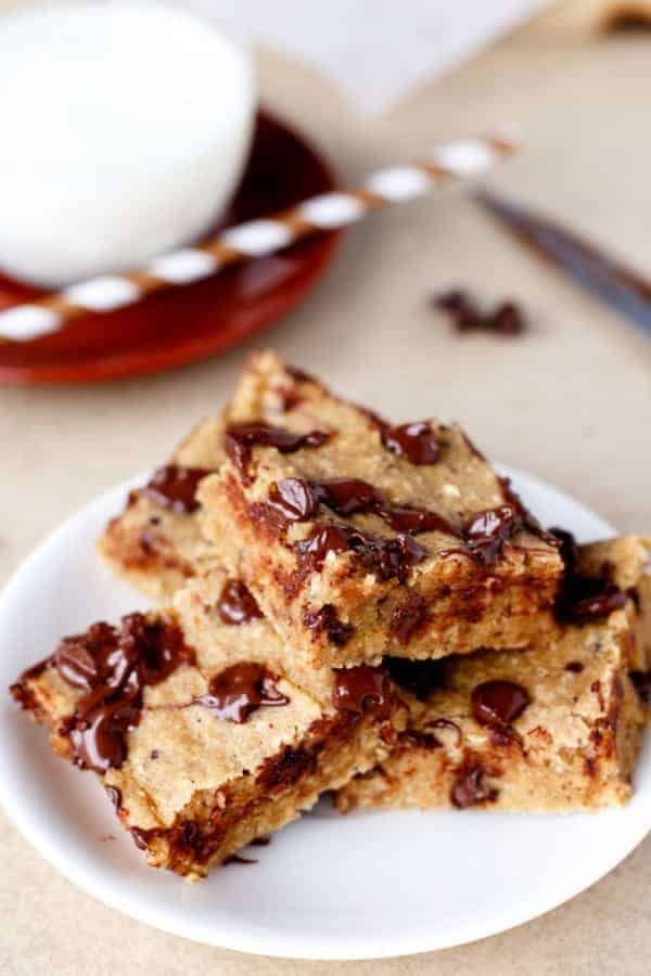 Super moist and so fudgy banana blondies Banana Bread Chocolate Chip Blondies