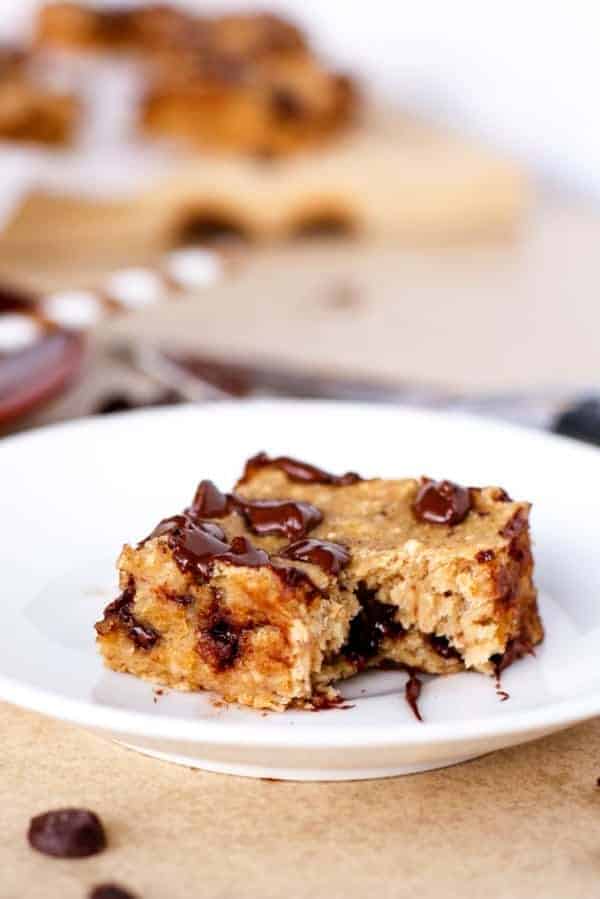 Super moist and so fudgy banana blondies Banana Bread Chocolate Chip Blondies