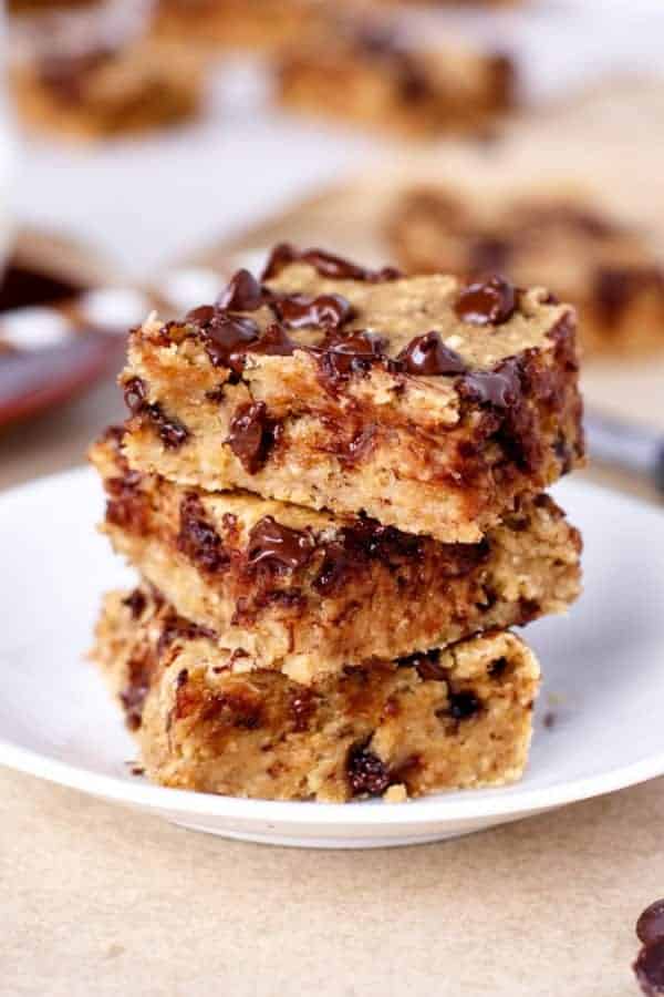 Super moist and so fudgy banana blondies Banana Bread Chocolate Chip Blondies