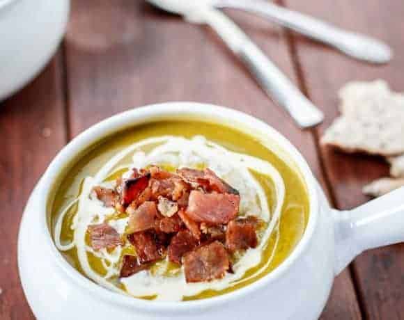 Creamy Pumpkin and Spinach Soup with Crispy Bacon | https://cafedelites.com