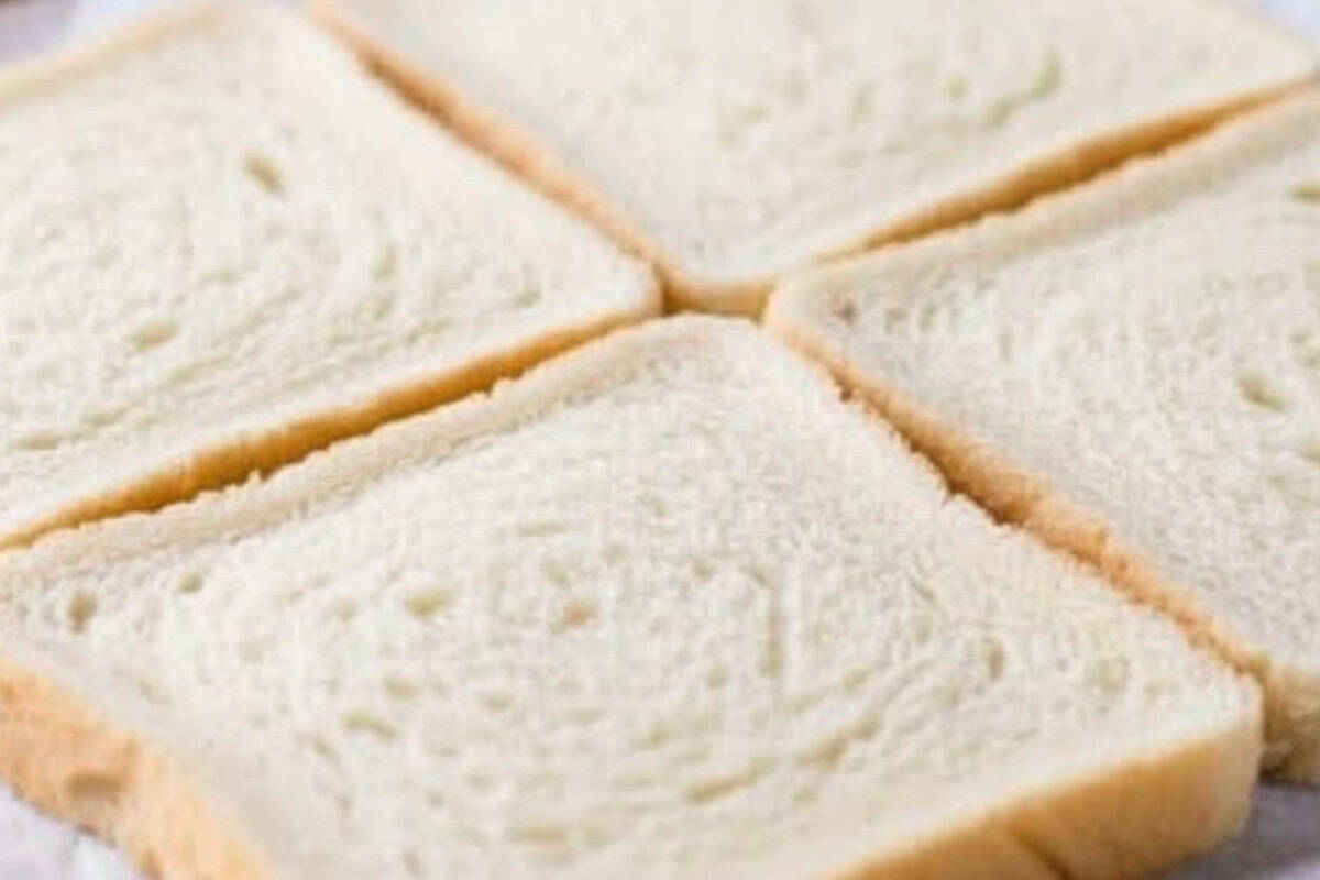 Lay out all four slices o bread