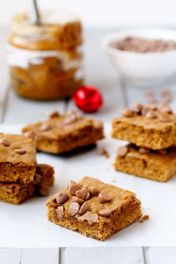 Cookie Butter Gingerbread Caramel Chip Blondies on https://cafedelites.com