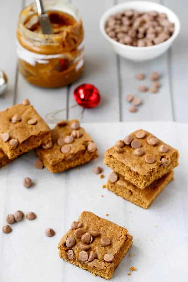 Cookie Butter Gingerbread Caramel Chip Blondies on https://cafedelites.com