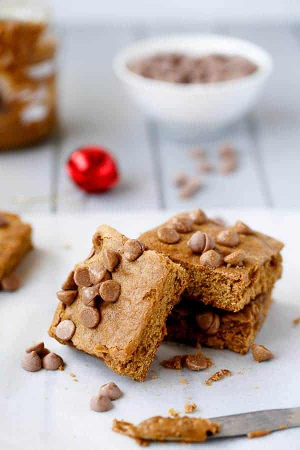 Cookie Butter Gingerbread Caramel Chip Blondies on https://cafedelites.com