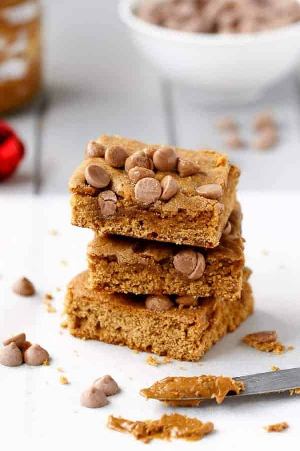 Cookie Butter Gingerbread Caramel Chip Blondies on https://cafedelites.com