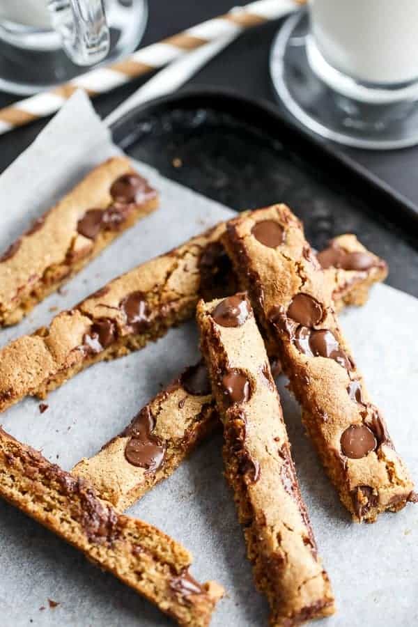 Palitos de galleta con chips de chocolate bajos en grasa<<