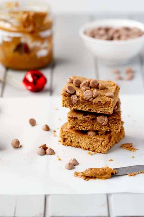 Cookie Butter Gingerbread Caramel Chip Blondies on https://cafedelites.com