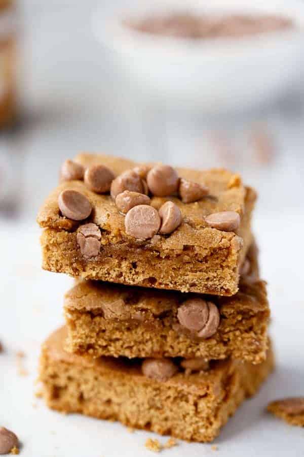 Cookie Butter Gingerbread Caramel Chip Blondies on https://cafedelites.com