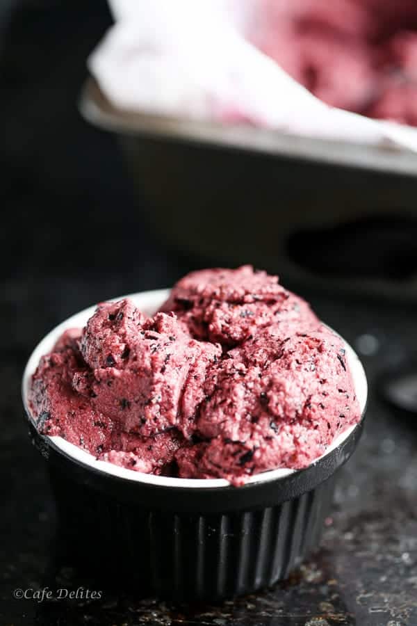 Instant Blueberry Frozen Yogurt | https://cafedelites.com