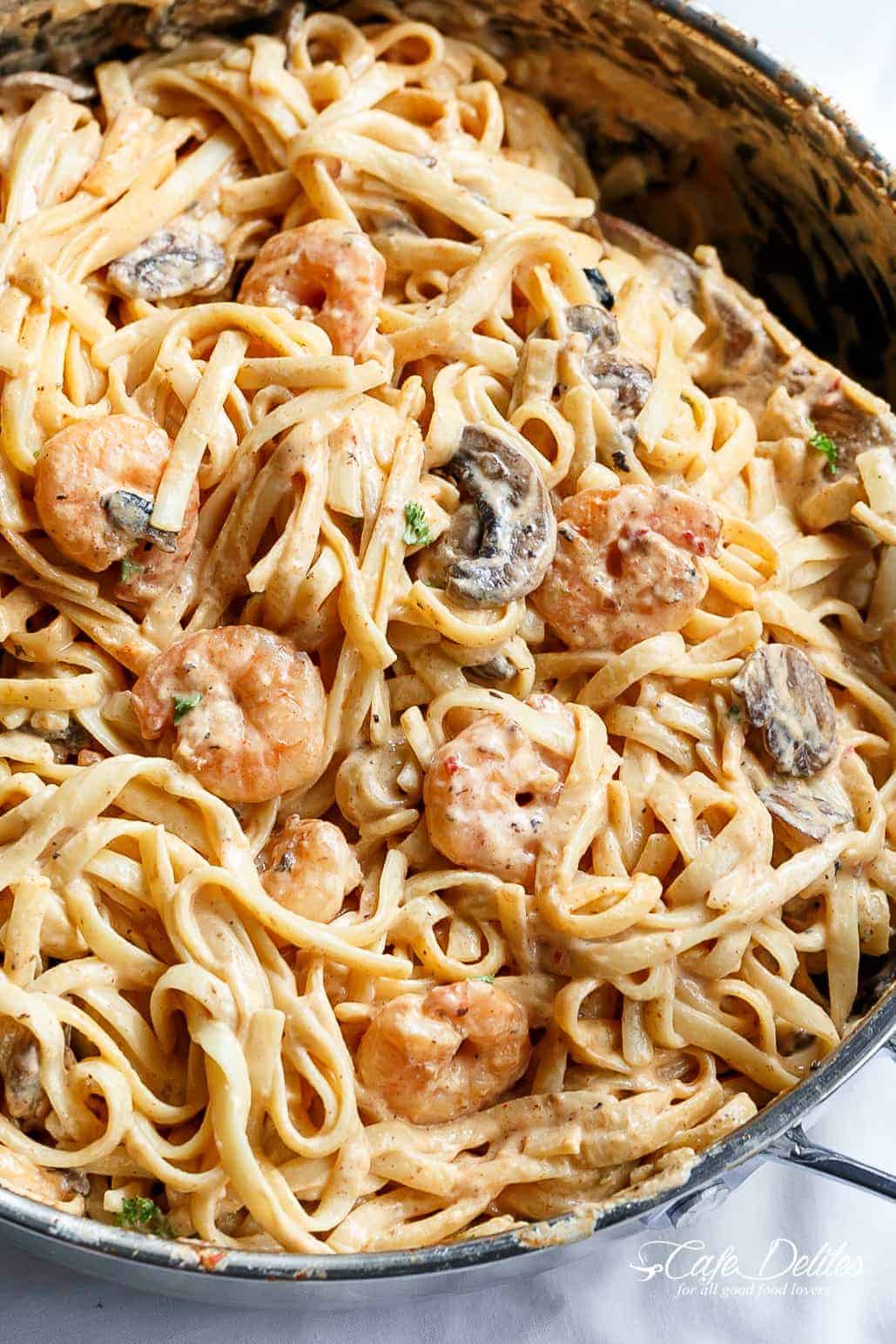 Creamy Shrimp Pasta! Linguine, shrimp in a creamy low fat sauce without losing the creamy flavour? Of course! You won't miss the heavy cream! | cafedelites.com