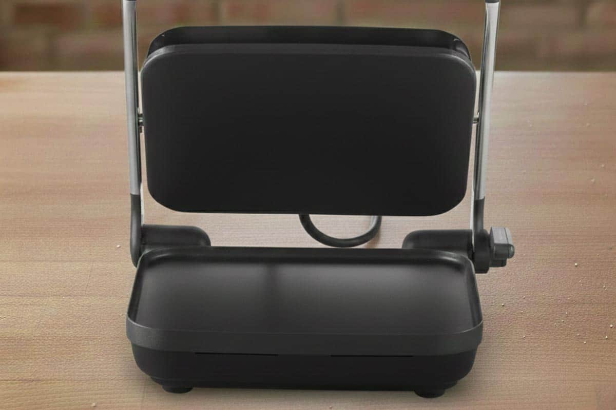 Preheating the sandwich press. - 3