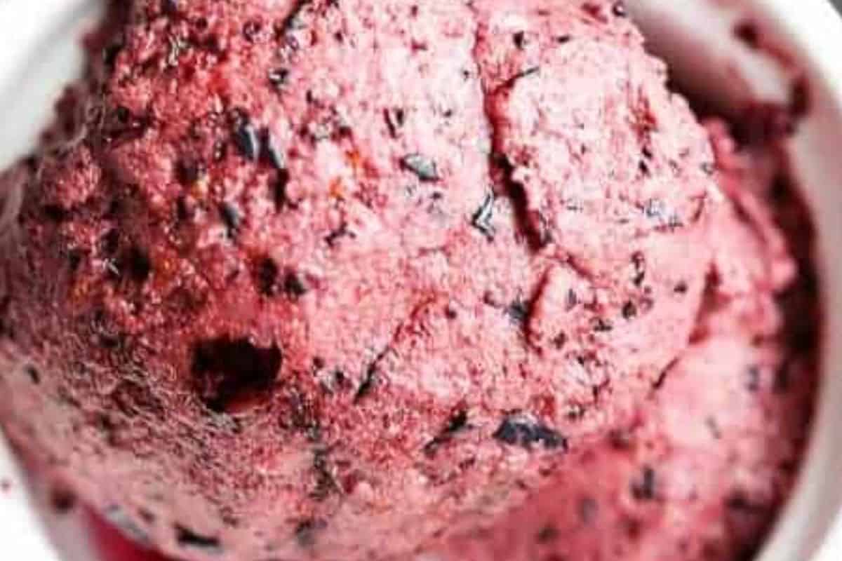 Enjoy immediately for a soft and creamy frozen yogurt