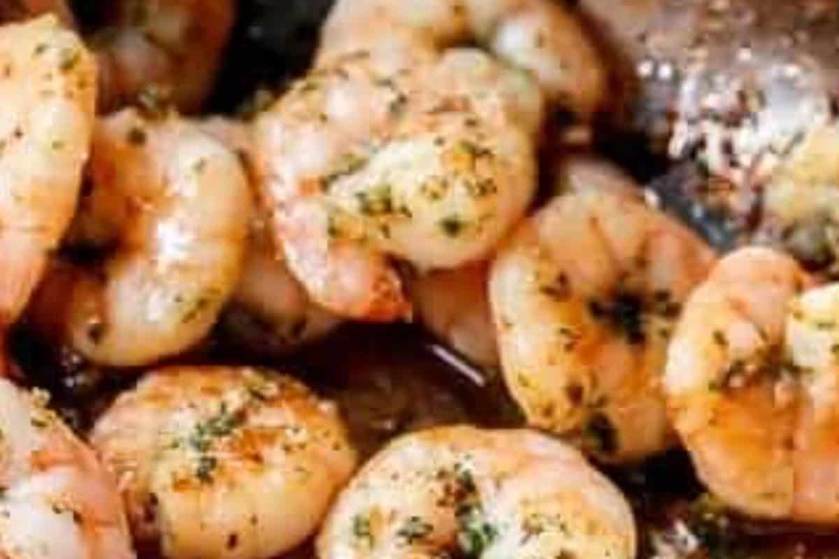 Lower heat, sprinkle in the parsley, and toss everything together for another 2 minutes until the shrimp are coated