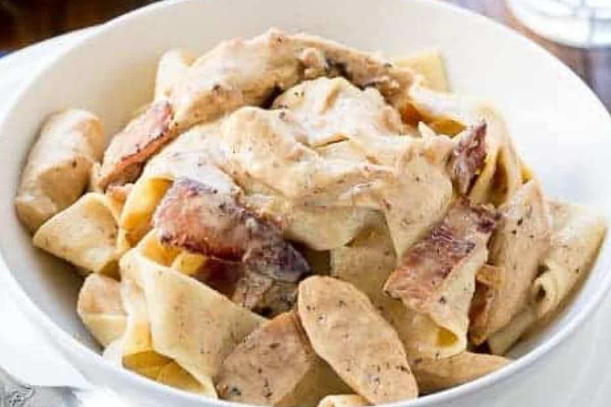  Reduce heat to low, pour the cream cheese into the pan while stirring and continuously, add the reserved water a quarter cup at a time until sauce thickens, then toss everything through the pasta - 6