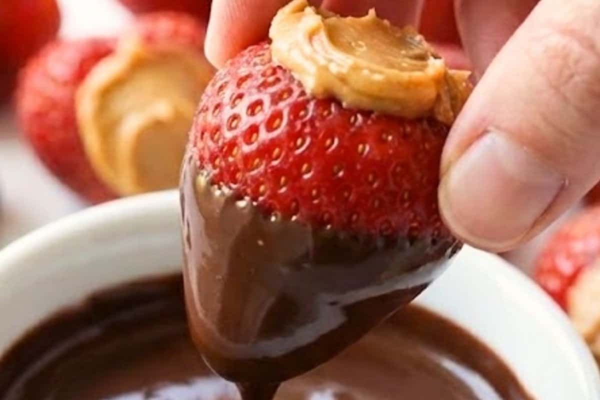 Dip the strawberries and blueberries halfway into the chocolate - 5