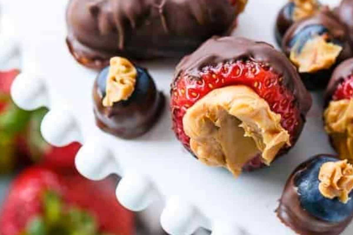 Refrigerate for 15 to 20 minutes until chocolate sets, then spread about ¼ teaspoon peanut butter onto each blueberry - 6