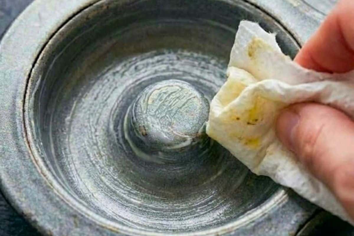 Preheat the oven to 176℃ | 350℉. Lightly grease two 12-hole donut pans with butter,then wipe away excess with a paper towel. - 3