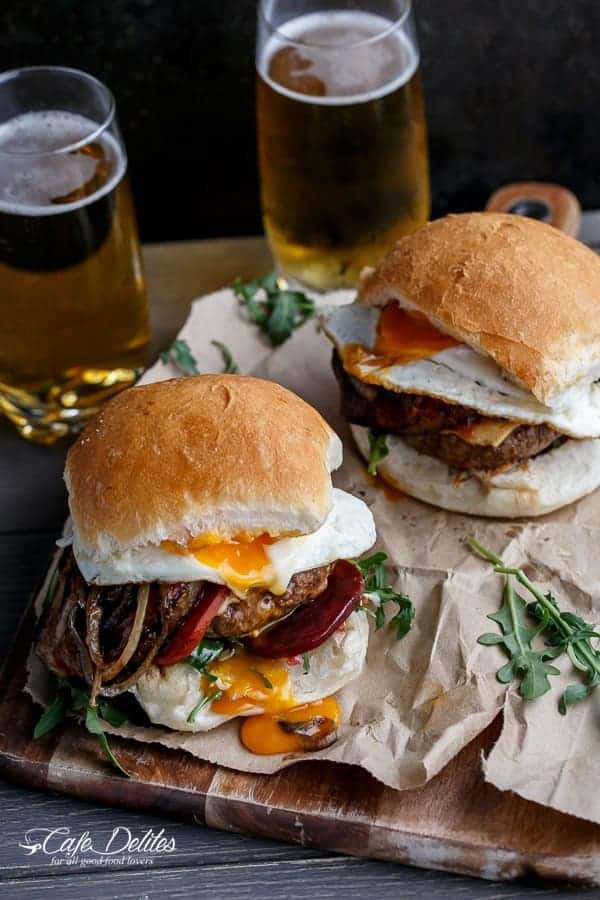 Drunken Aussie Beef Burgers | http://cafedleites.com
