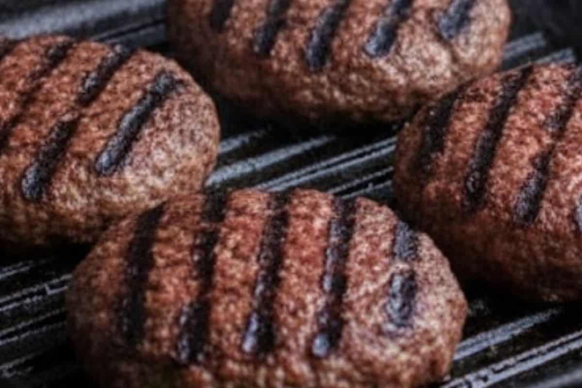 Heat a grill pan and sear each patties until golden brown.