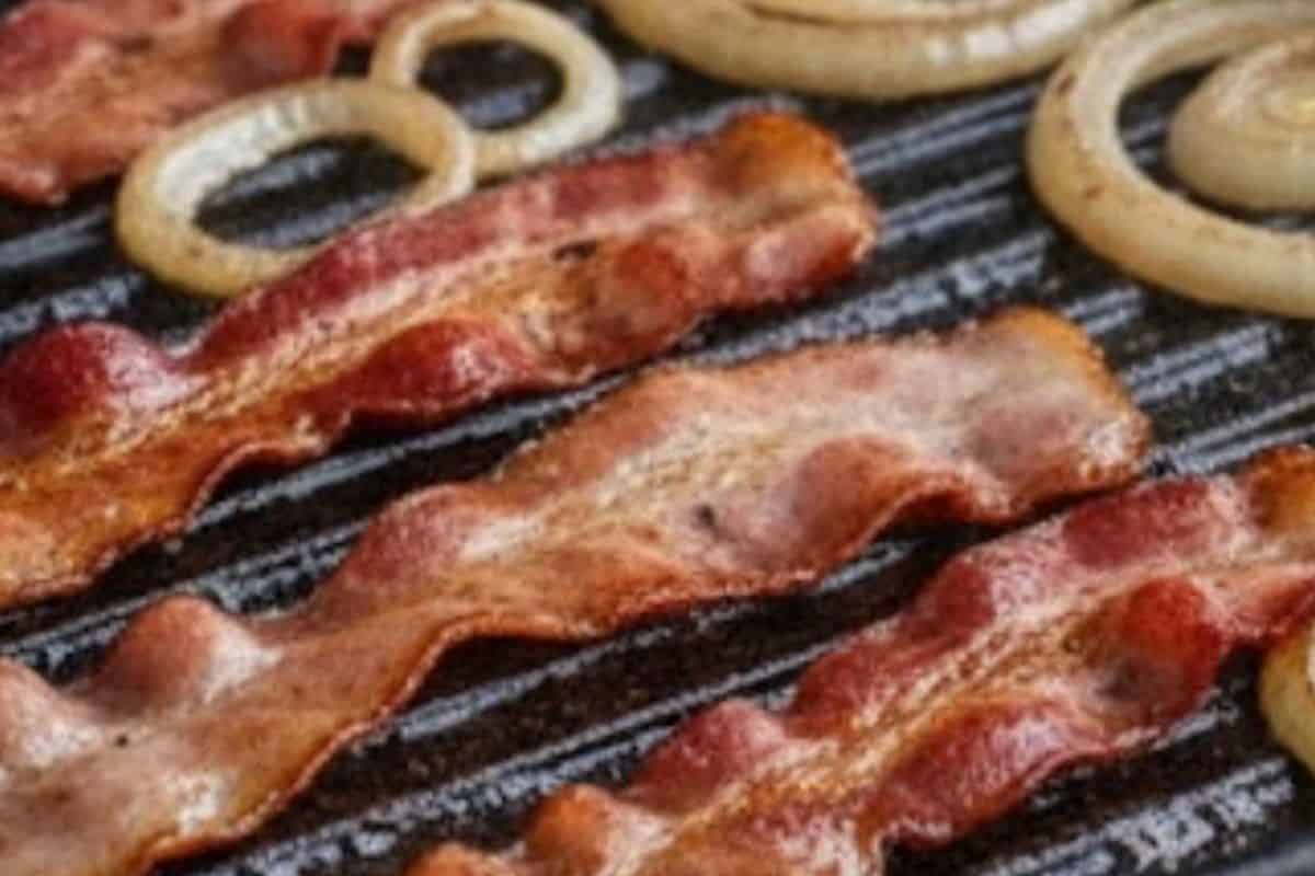 In a separate pan, fry the sliced onion and bacon until the onion turns fragrant and translucent and the bacon is nice and crispy.