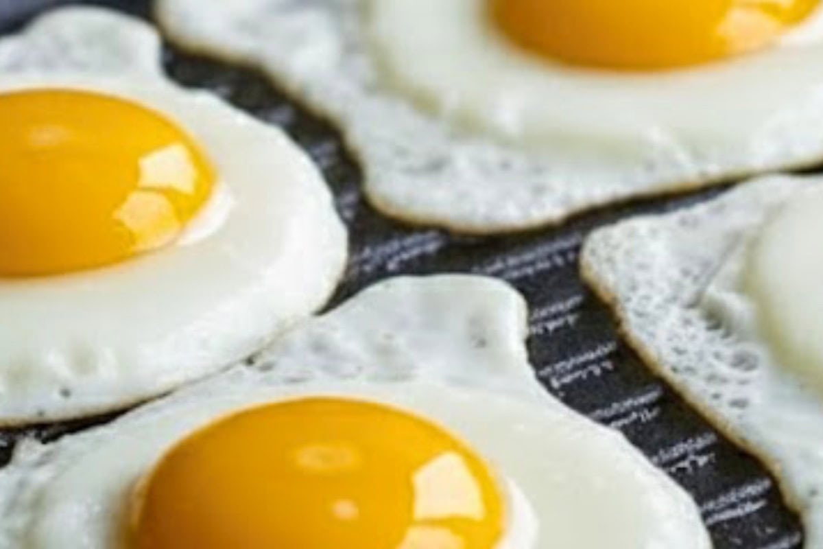 Add a light drizzle of oil to the same pan and fry the eggs until cooked.