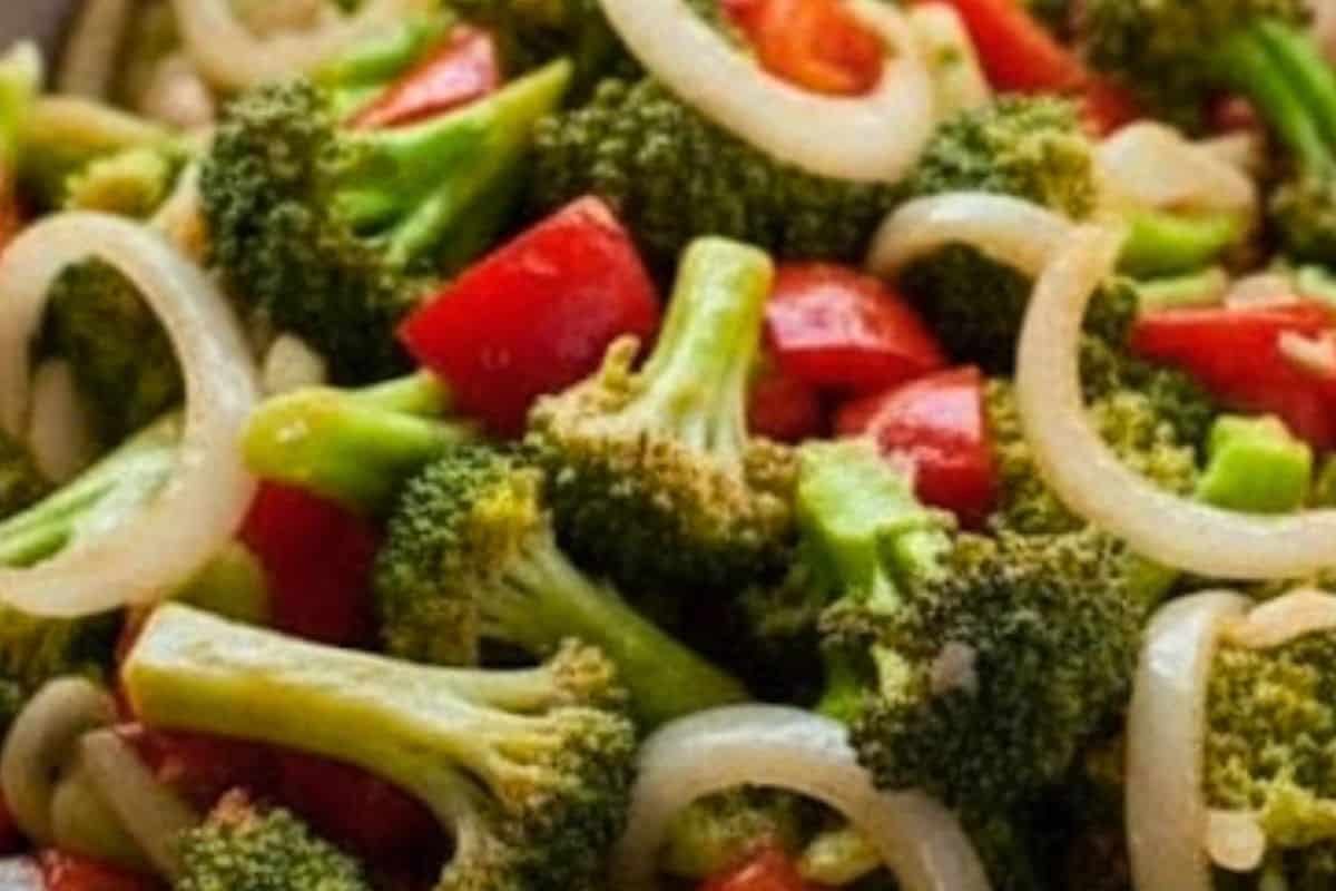 Toss in the onion, red capsicum, and broccoli, and stir-fry for 2 minutes 