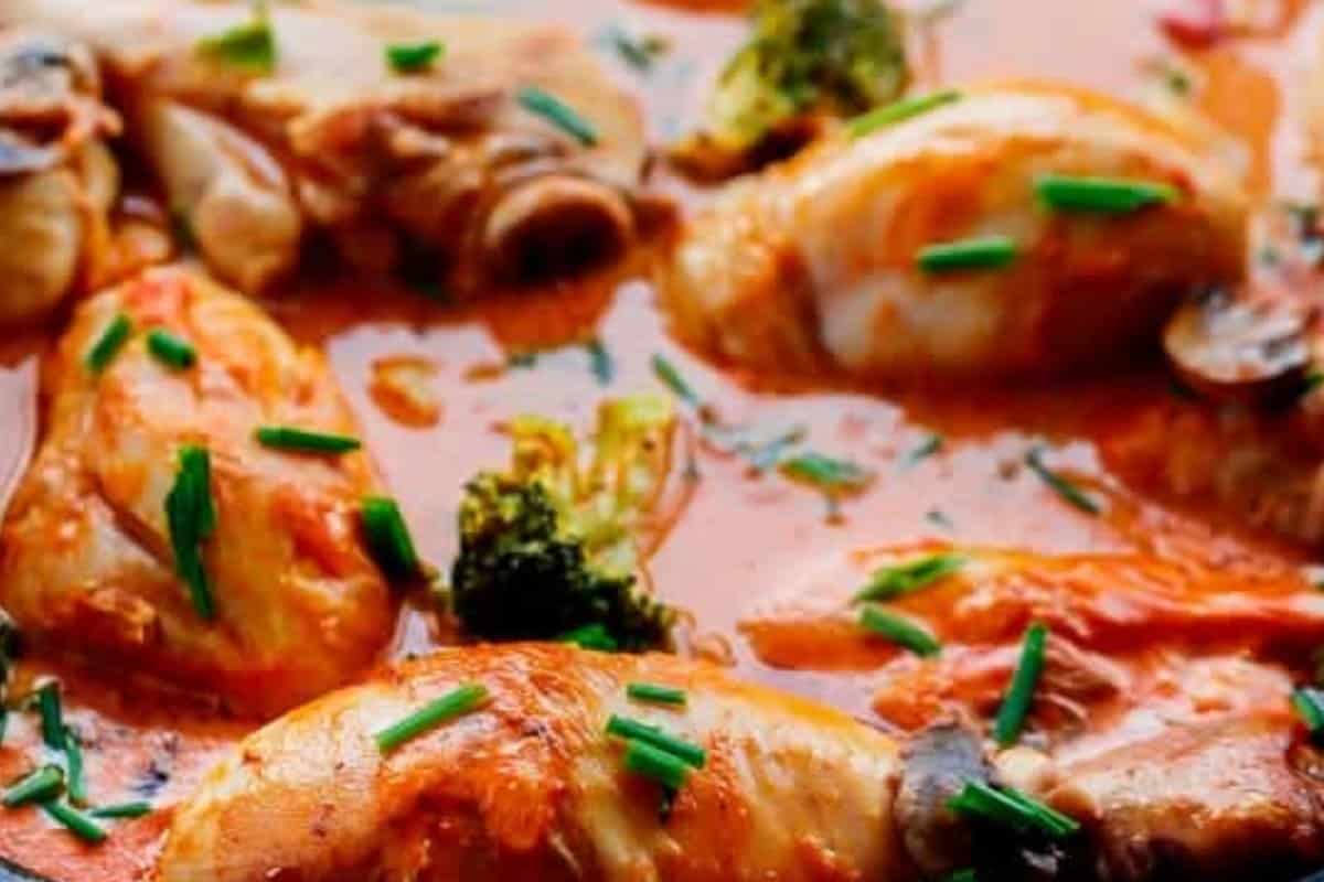  Remove from heat and mix in cream cheese or Greek yogurt until creamy. Garnish with chives 