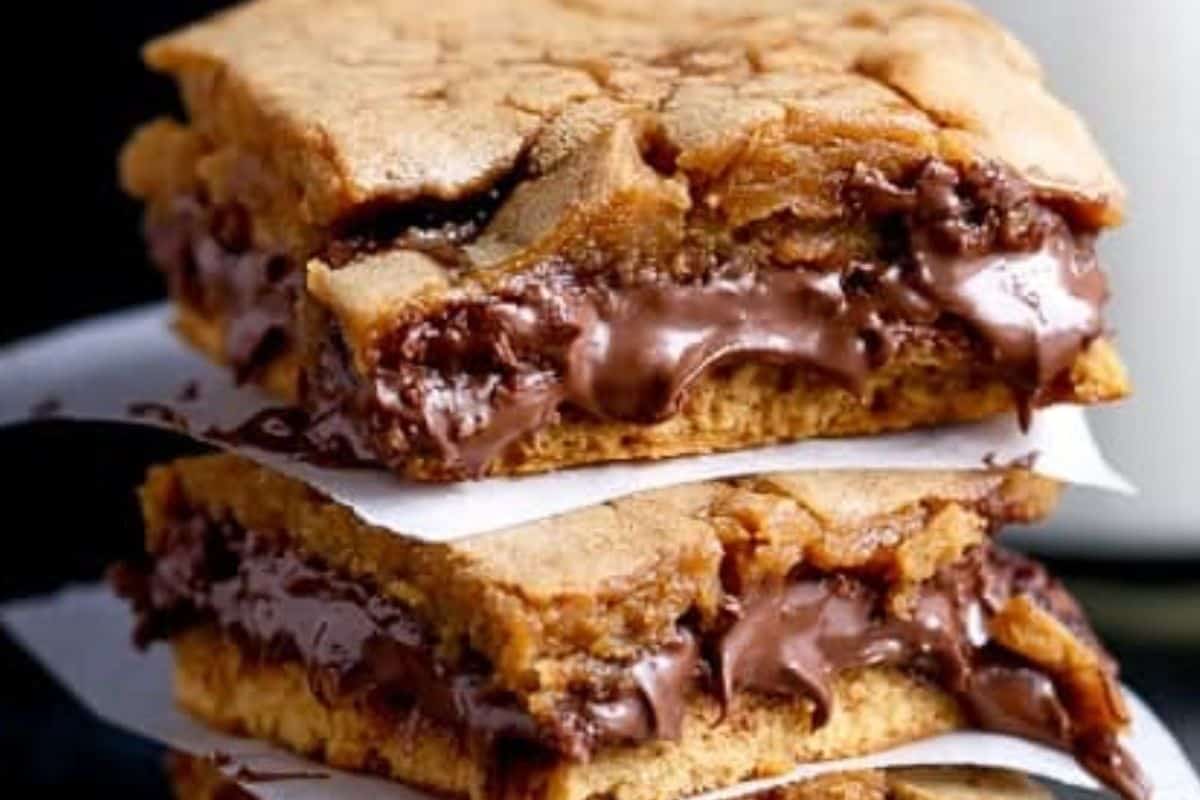 Bake for 25 minutes or until a toothpick inserted comes out clean. Let cool for 10 minutes before transferring to a wire rack