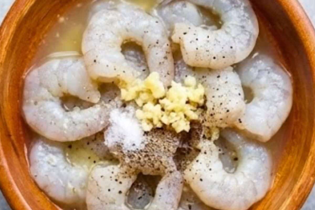 Combine the shrimp with lemon or lime juice, minced garlic, salt, and pepper until evenly coated. - 3