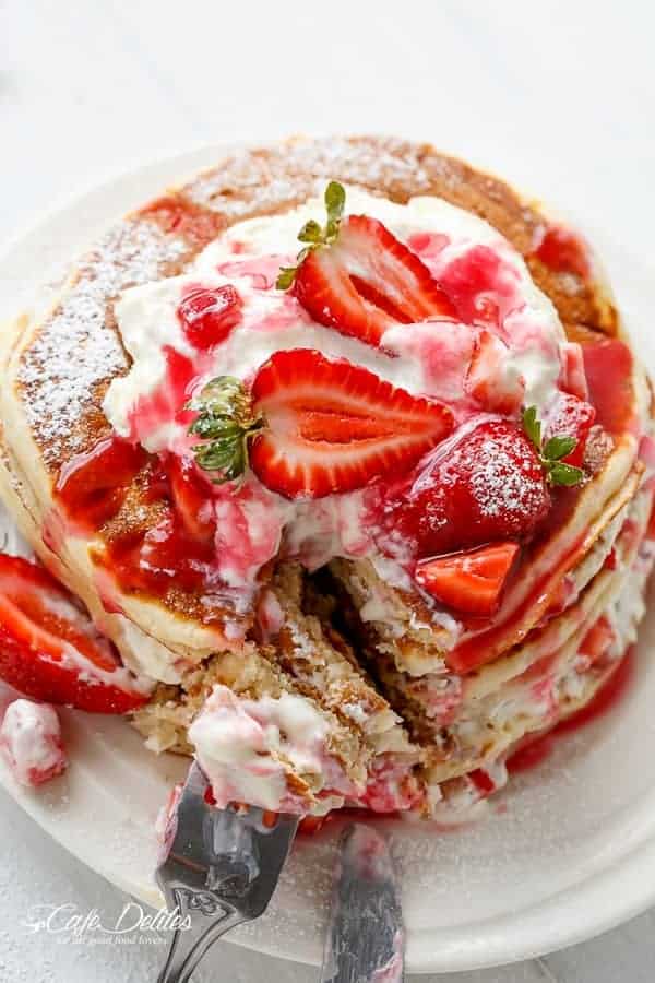 Strawberry Shortcake Pancakes | https://cafedelites.com