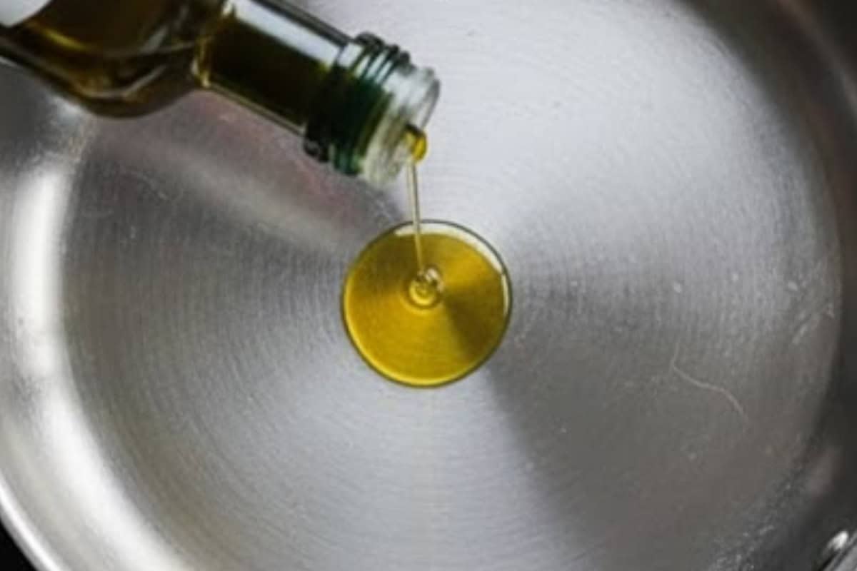 Drizzle with nonstick pan with olive oil, then warm it over medium heat to prepare for searing. - 5