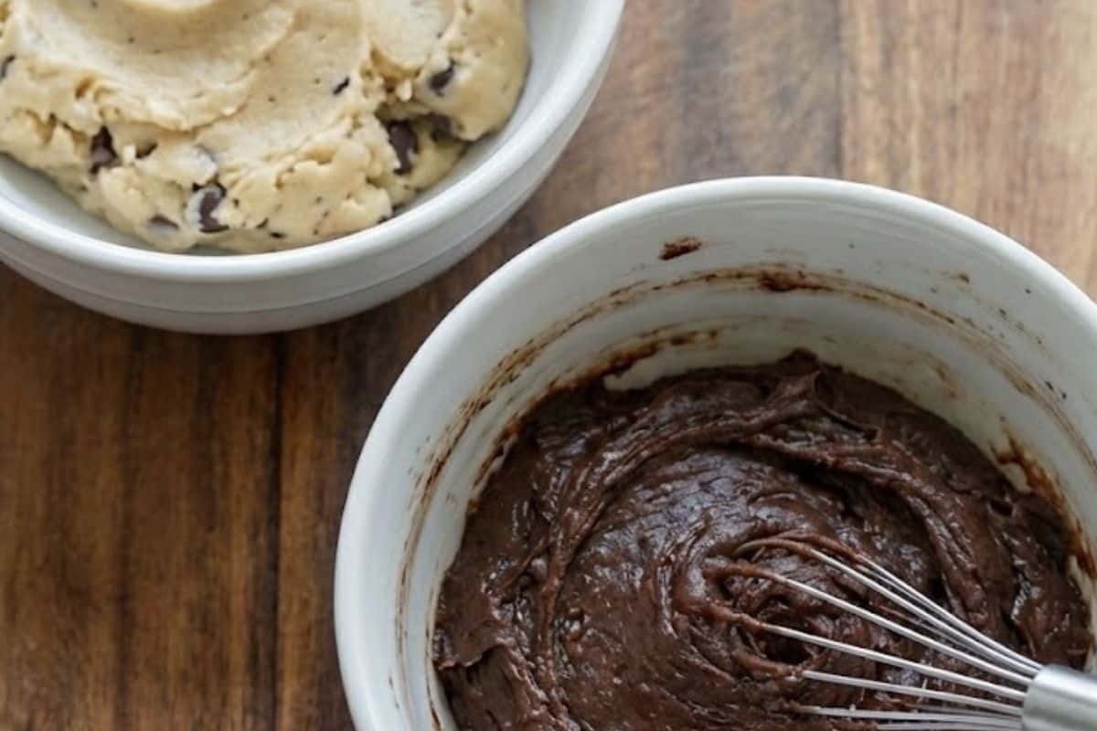 Divide the dough in half, mix the coffee-cocoa mixture into one portion - 9