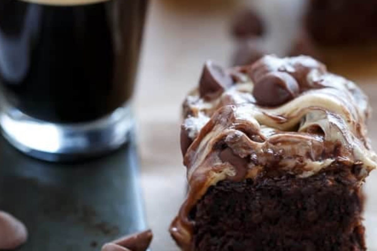 Once brownies are cool, spread the dough on top, add the mocha dough, swirl with a knife, sprinkle the chocolate chips - 10