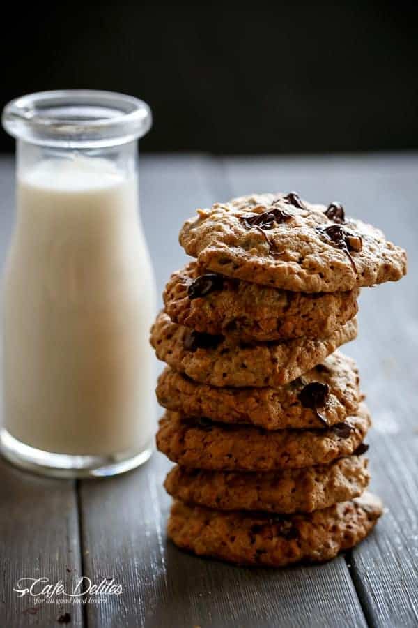 Flourless Oatmeal Peanut Butter Chocolate Chip Cookies | https://cafedelites.com