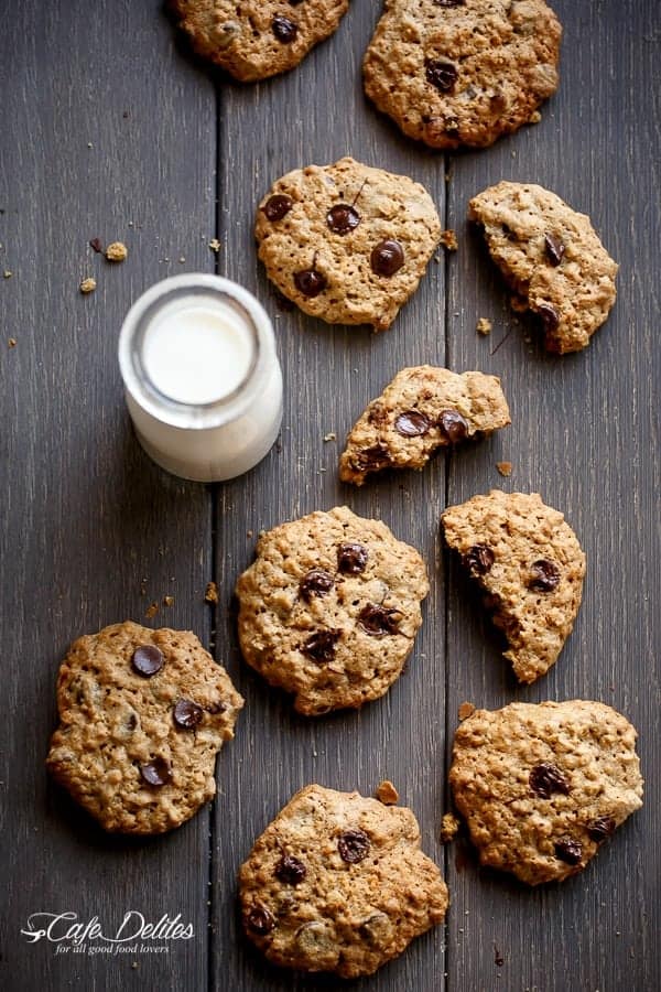 Flourless Oatmeal Peanut Butter Chocolate Chip Cookies | https://cafedelites.com