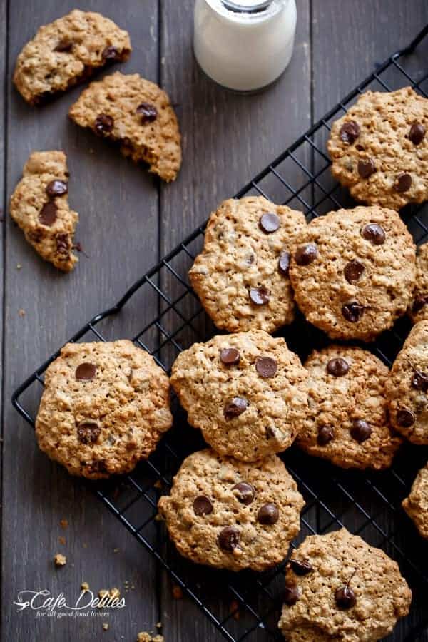 Flourless Oatmeal Peanut Butter Chocolate Chip Cookies | https://cafedelites.com