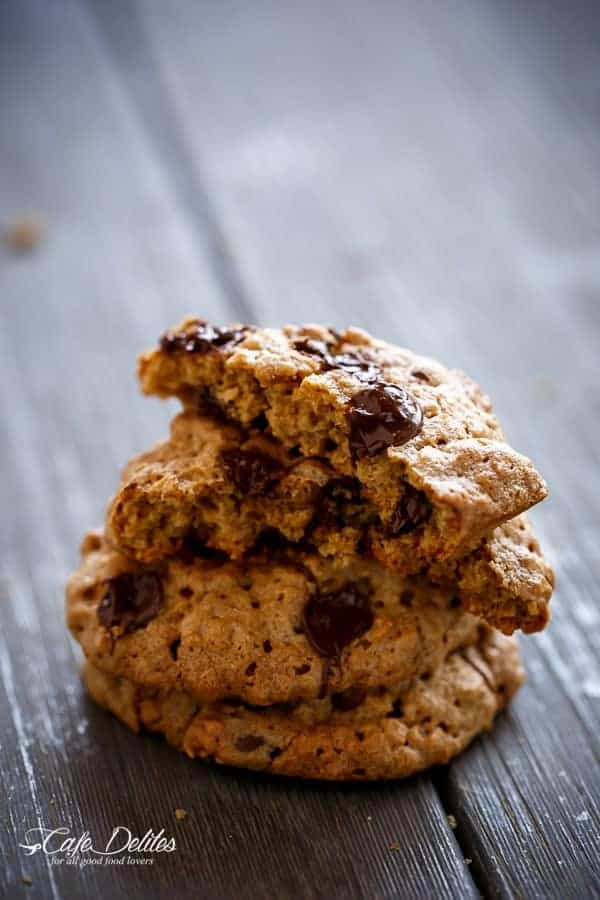 Flourless Oatmeal Peanut Butter Chocolate Chip Cookies | https://cafedelites.com