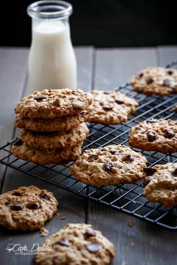 Flourless Oatmeal Peanut Butter Chocolate Chip Cookies | https://cafedelites.com