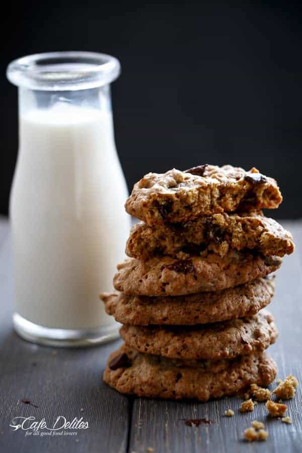 Flourless Oatmeal Peanut Butter Chocolate Chip Cookies | https://cafedelites.com