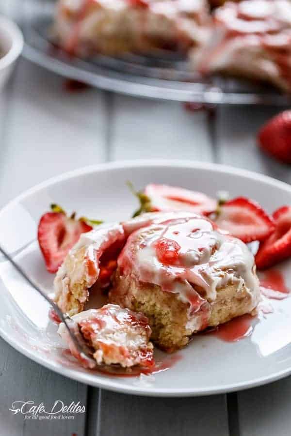 No Yeast Strawberries And Cream Cinnamon Rolls | https://cafedelites.com