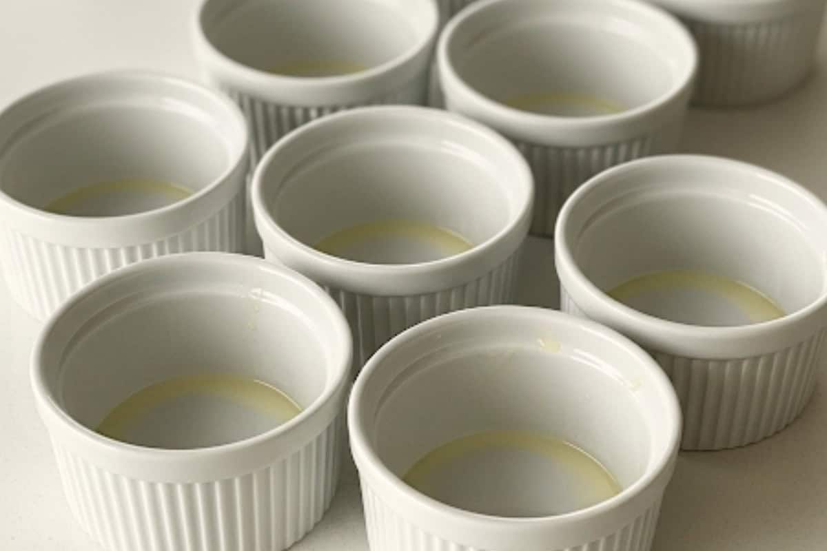 Lightly grease eight ramekins.