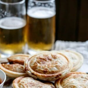 Slow Cooker Steak and Gravy Pies