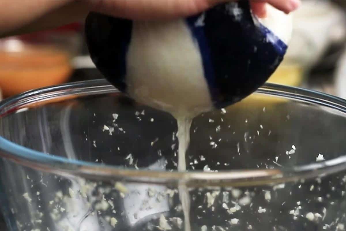 Removing the liquid of the cooked cauliflower.