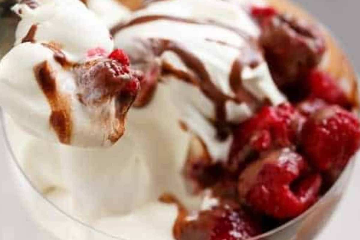 Spoon or drizzle the warm chocolate sauce over every parfait just before serving. - 10